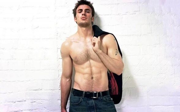 sexig man med förstorad penis